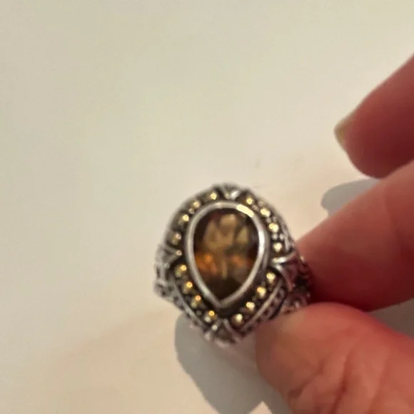 Elegant Silver and Gold-Toned Gem Ring - Picture 1 of 5